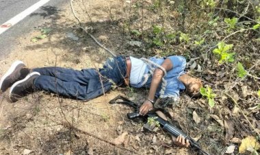 झारखंड का कुख्यात गैंगस्टर अमन साव एनकाउंटर में ढेर, रायपुर से झारखंड ले जाते समय पुलिस की काफिले पर बम से हमला, STF जवान से राइफल लूटने का प्रयास