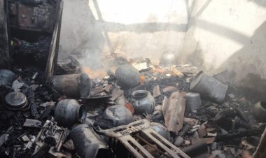 मोबाइल चार्जिंग के दौरान लगी आग, घर में रखे रुपए, गहने सहित लाखों रुपए का सामान जलकर खाक