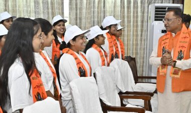 मुख्यमंत्री श्री विष्णु देव साय ने बालिकाओं के साथ सुनी 'मन की बात' की 120वीं कड़ी  देश की जनता को जागरूक और सशक्त बनाने का प्रभावी माध्यम है ‘मन की बात’ : मुख्यमंत्री श्री साय