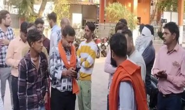 चाचा ने मूकबधिर लड़की से की छेड़छाड़, लोगों ने पहले आराेपी की पिटाई की फिर पुलिस को सौंपा