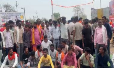 घर के बाहर बैठी बच्चों और महिलाओं सहित 5 लोगों को ट्रैक्टर ने रौंदा, मां-बेटी की मौत, लोगों ने किया चक्काजाम