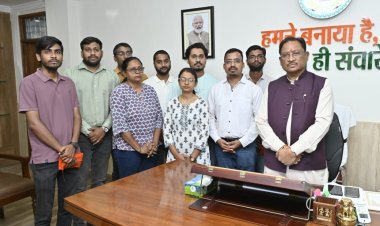 मुख्यमंत्री श्री विष्णु देव साय से सौजन्य मुलाकात के बाद बीएड प्रशिक्षित बर्खास्त सहायक शिक्षकों ने आंदोलन समाप्ति की घोषणा की