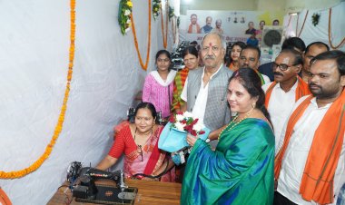 राजधानी के सभी वार्डों में खुलेंगे महतारी सिलाई केंद्र, सांसद बृजमोहन ने दिए निर्देश  महिलाओं को आत्मनिर्भर बनाना भाजपा सरकार की प्राथमिकता: सांसद बृजमोहन अग्रवाल