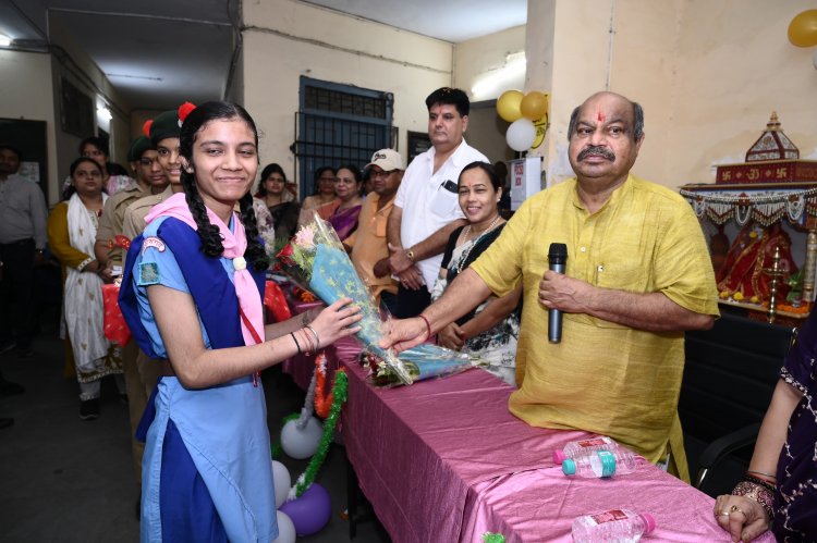 उत्तर विधायक ने बढ़ाया विद्यार्थियों का उत्साह, शेड निर्माण का दिया आश्वासन” “विद्यालय प्रवेश उत्सव में विधायक पुरंदर मिश्रा का प्रेरणादायक संदेश” शाला प्रवेश उत्सव में उत्तर विधायक श्री पुरंदर मिश्रा का गरिमामय सहभागिता