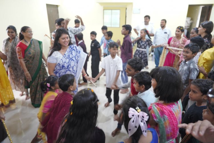 दिव्यरूपेण कन्याओं का कन्या पूजन डॉ वर्णिका शर्मा  “दिव्यरूपेण गरबा” — दिव्यांग बच्चों संग गरबा का अनूठा उत्सव