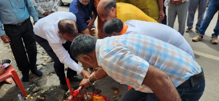 छ.ग. विद्युत मंडल (CSPDCL) के 2 करोड़ 15 लाख रूपये की लागत से बनने जा रहे अंडर कवर्ड केवल लाईन विस्तार कार्य का विधायक पुरन्दर मिश्रा ने किया भूमिपूजन