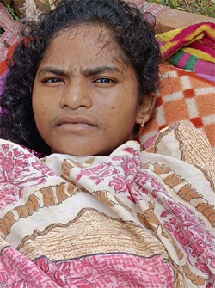 आईईडी लगाने के दौरान हुआ विस्फोट एक महिला नक्सली घायल