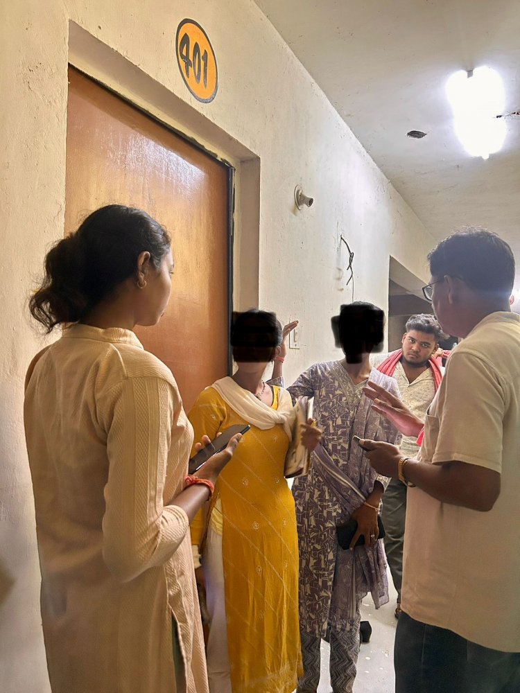 देवपुरी में फर्जी चैन मार्केटिंग कंपनी का भंडाफोड़, 80 से अधिक युवाओं को कराया गया मुक्त