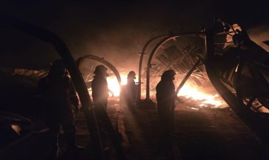 गद्दा फैक्ट्री में भीषण आग, करोड़ों के नुकसान का अनुमान...