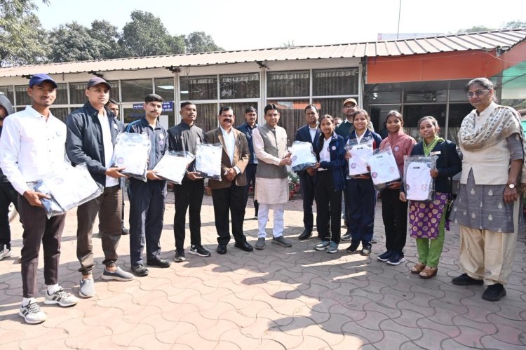 छत्तीसगढ़ के लिए गौरव का क्षण: राज्य के 08 स्वयंसेवकों का गणतंत्र दिवस परेड शिविर हेतु हुआ चयन उच्च शिक्षा मंत्री टंक राम वर्मा ने दी शुभकामनाएँ