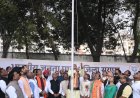 गणतंत्र दिवस पर राष्ट्रभक्ति का साक्षी बना एकात्म परिसर, ध्वजारोहण में पुरंदर मिश्रा की सहभागिता