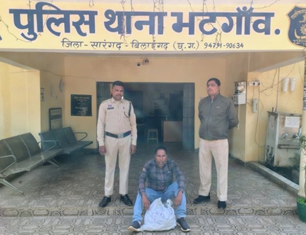 भटगांव पुलिस की सख्त कार्रवाई, झूमरपाली में शराब कोचिया गिरफ्तार