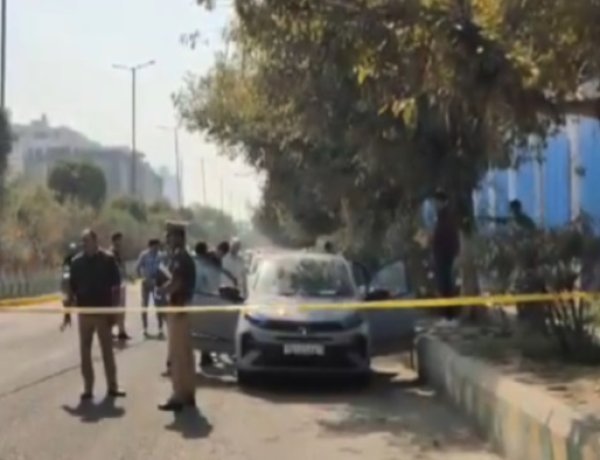 वेलेंटाइन डे पर कार के अंदर मिले युवक-युवती के शव