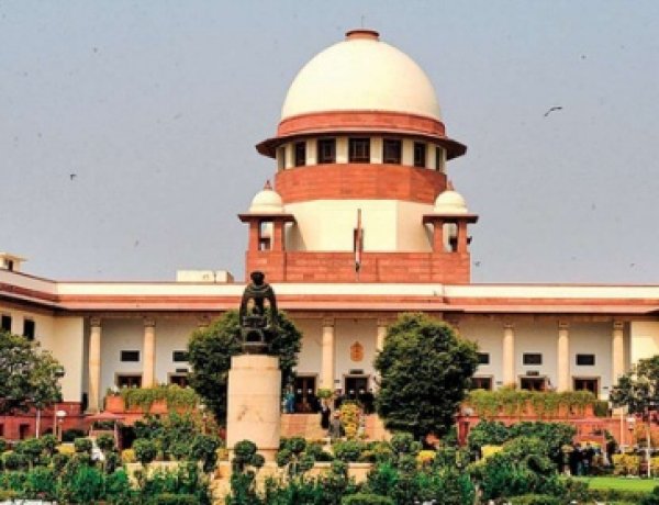 पायजामे का नाड़ा खींचना दुष्कर्म की कोशिश : सुप्रीम कोर्ट