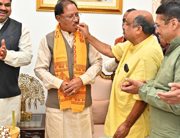 मुख्यमंत्री श्री विष्णु देव साय को जन्मदिन पर दी शुभकामनाएं, उत्तर विधायक पुरन्दर मिश्रा ने किया आत्मीय अभिनंदन