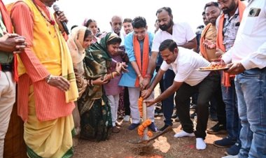 राजस्व मंत्री वर्मा ने नवापारा-सकरी-सतभांवा मार्ग का किया भूमिपूजन