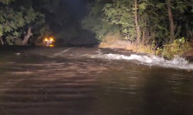 जलाशय का गेट टूटा, हाईवे डूबा: रातभर जूझते रहे ग्रामीण, फसल पर खतरा