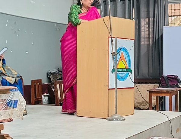 अंतर्राष्ट्रीय महिला दिवस के उपलक्ष्य में संत गोबिंदराम शदाणी शासकीय कला एवं वाणिज्य कन्या महाविद्यालय में वूमोनिया फोरम द्वारा युगानुकुल मातृत्व विषय पर प्राचार्य डॉ उषा किरण अग्रवाल के संरक्षण में महाविद्यालय सभागार में परिचर्चा