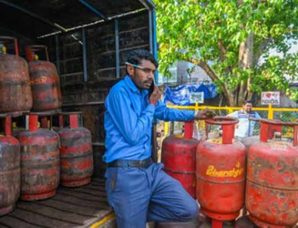 नहीं बदले हैं गैस रिफिल बुकिंग के नियम : पेट्रोलियम मंत्रालय