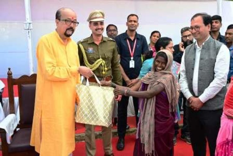 बैगा-बिरहोर आदिवासियों के गांव पहुंचे राज्यपाल, योजनाओं का जाना हाल