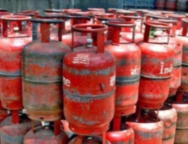 बिना कार्ड मिलेगा गैस सिलेंडर, छात्रों-प्रवासियों को बड़ी राहत