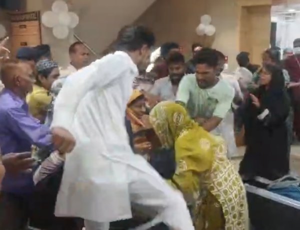 नवकार हॉस्पिटल में बवाल: महिला की मौत के बाद भिड़ा ससुराल-मायका पक्ष, जमकर मारपीट