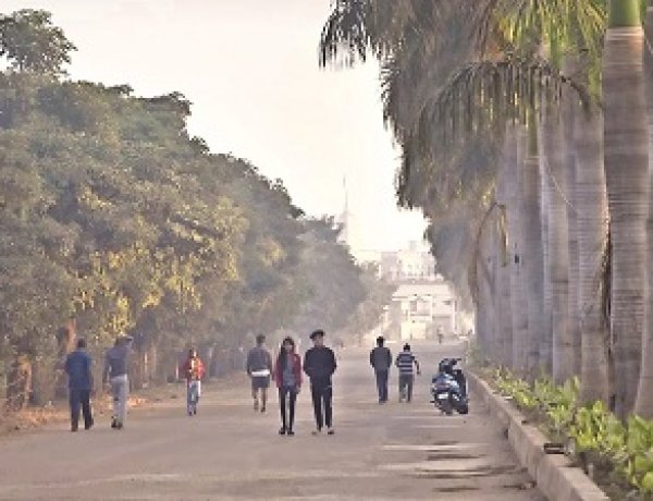 रायपुर में बदला मौसम का मिजाज, तेज हवाओं के साथ झमाझम बारिश