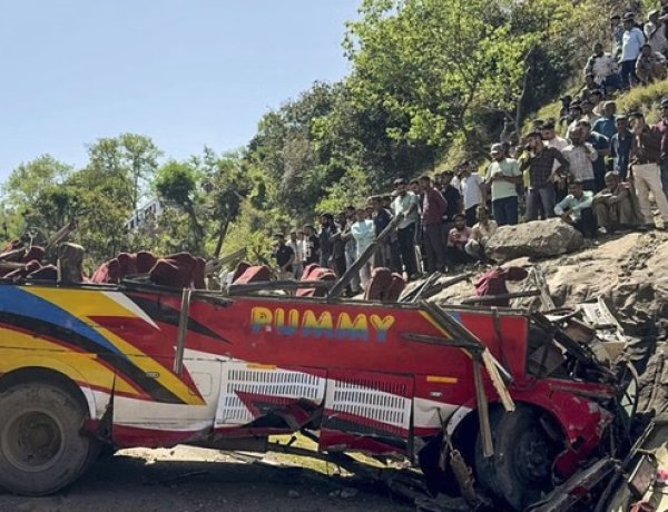 जम्मू में भीषण बस हादसा: 20 यात्रियों की मौत, कई घायल; राहत-बचाव जारी