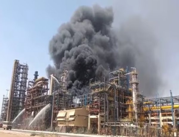 पचपदरा रिफाइनरी में भीषण आग: PM का दौरा टला, करोड़ों के नुकसान की आशंका