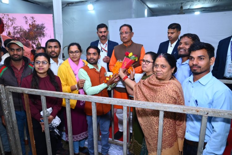 अतिथि व्याख्याताओ की सेवा शर्तों एवं व्यवस्था में सुधार हेतु मुख्यमंत्री , उच्च शिक्षा मंत्री को सौंपा गया ज्ञापन।