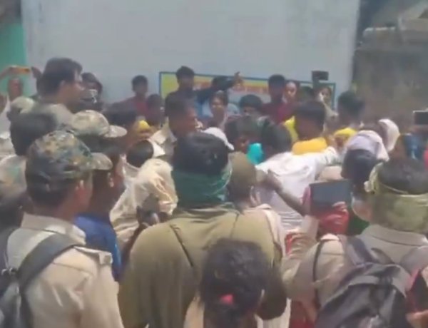 वन विभाग की टीम पर हमला: 166 अतिक्रमणकारियों को गिरफ्तार करने पहुंची थी टीम