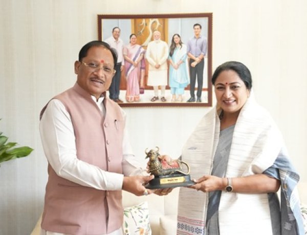 मुख्यमंत्री विष्णु देव साय ने दिल्ली की मुख्यमंत्री रेखा गुप्ता से की सौजन्य भेंट