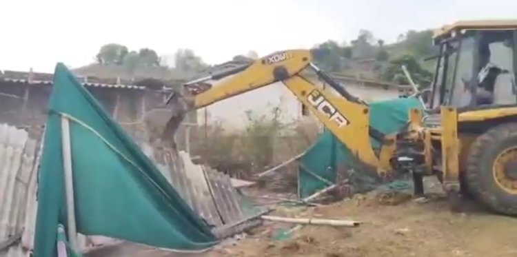 अंबिकापुर में रिजर्व फॉरेस्ट पर चला बुलडोजर, 200 एकड़ वनभूमि से हटाया जा रहा अवैध कब्जा
