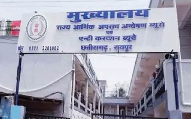 दो जिलों में एसीबी की बड़ी कार्रवाई: रिश्वत लेते दो बाबू गिरफ्तार