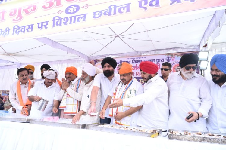 श्री गुरु अर्जन देव जी के 420वें शहीदी वर्ष पर विशाल छबील (मीठा शरबत) सेवा कार्यक्रम में विधायक पुरन्दर मिश्रा हुए शामिल