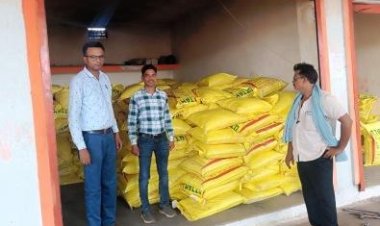 अवैध उर्वरक भंडारण पर प्रशासन की बड़ी कार्रवाई : 585 बोरी उर्वरक जब्त, गोदाम सील; नमूने जांच के लिए भेजे गए