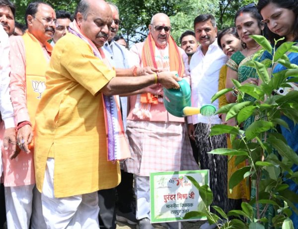 केंद्रीय मंत्री गिरिराज सिंह के साथ विधायक पुरन्दर मिश्रा ने किया पौधारोपण