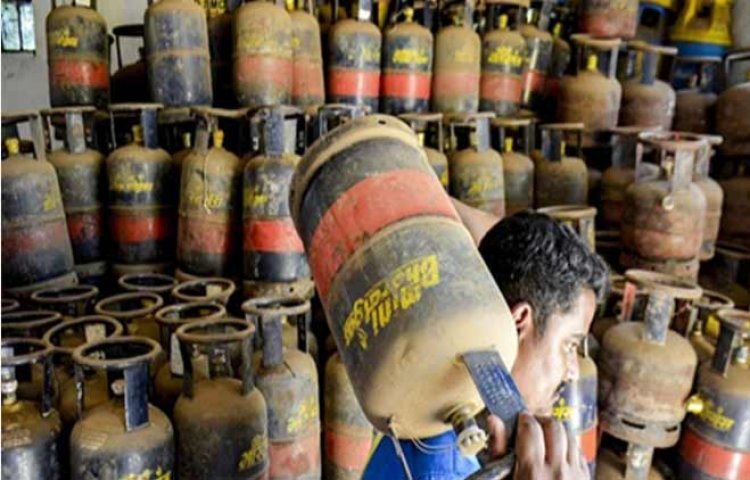 फिर महंगा हुआ कॉमर्शियल एलपीजी सिलेंडर, 5 किलो वाले के भी दाम बढ़े