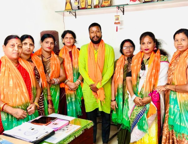 पंडरी स्थित पार्षद कार्यालय में शंकर नगर महिला मोर्चा की नवनियुक्त कार्यकारिणी का सम्मान