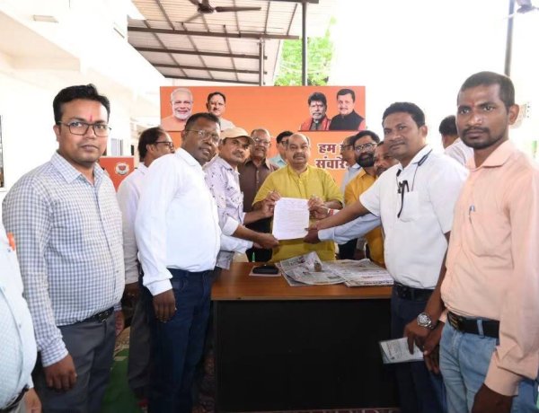 छत्तीसगढ़ अधिकारी–कर्मचारी पेंशनर्स एसोसिएशन ने विधायक पुरन्दर मिश्रा से की सौजन्य भेंट, विभिन्न समसामयिक विषयों पर हुई सार्थक चर्चा