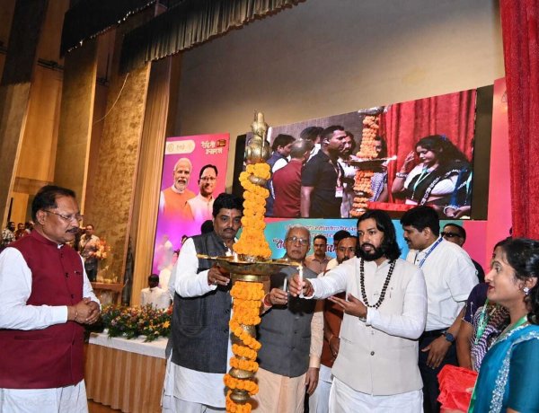 'दीदी के गोठ' बना महिला सशक्तिकरण का सशक्त मंच, मुख्यमंत्री विष्णु देव साय बोले— मातृशक्ति के योगदान से साकार होगा विकसित छत्तीसगढ़ का सपना*