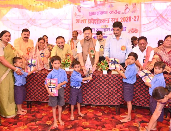 *मोहदी में विकासखंड स्तरीय शाला प्रवेशोत्सव एवं प्रतिभा सम्मान समारोह सम्पन्न, नवीन अग्रवाल ने कहा— मेहनत और अनुशासन से ही विद्यार्थी गढ़ेंगे विकसित छत्तीसगढ़ की नींव*