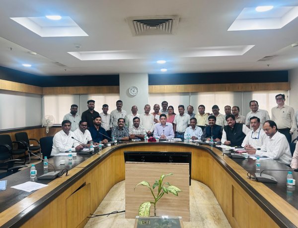 राज्य के पेंशनरों के लिये भी प्रस्ताव सेंट्रल गवर्नमेंट हेल्थ स्कीम (CGHS) अनुसार दिया है- राजेश चटर्जी  ई-कार्ड के द्वारा सभी प्रकार के बीमारी का होगा कैशलेस इलाज-  नो रेफेर डायरेक्ट ट्रीटमेंट, सरकार ने किया सपना साकार -