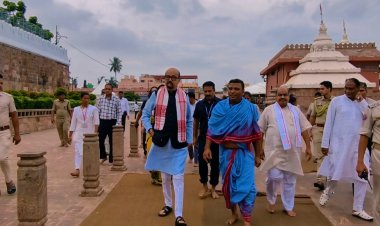 महामहिम राज्यपाल श्री रमेन डेका जी एवं विधायक श्री पुरन्दर मिश्रा जी ने सपत्नीक किए महाप्रभु जगन्नाथ के दर्शन