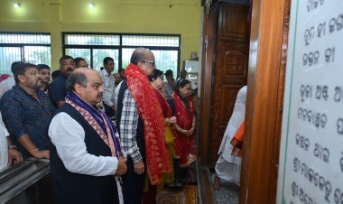 मां वैष्णो देवी के दरबार में विधायक पुरन्दर मिश्रा ने प्रदेशवासियों के मंगल की कामना की  ओडिशा प्रवास के दौरान राज्यपाल रमेन डेका जी के साथ पुरन्दर मिश्रा सपत्नीक किये दर्शन-पूजन