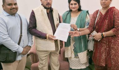 दिल्ली पहुंची सावित्री जगत, जाति प्रमाण पत्र  सरलीकरण को लेकर केंद्रीय मंत्री रामदास आठ वाले को सौंपा ज्ञापन