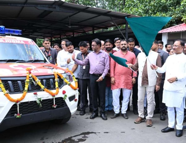 सीएम साय ने धरसींवा विधानसभा के लिए एम्बुलेंस को दिखाई हरी झंडी