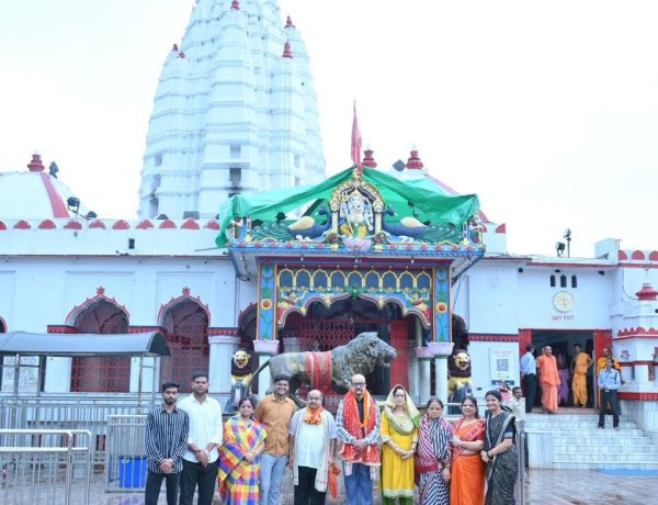 माँ समलेश्वरी के दरबार में विधायक पुरंदर मिश्रा ने की पूजा-अर्चना, छत्तीसगढ़वासियों की सुख-समृद्धि की कामना