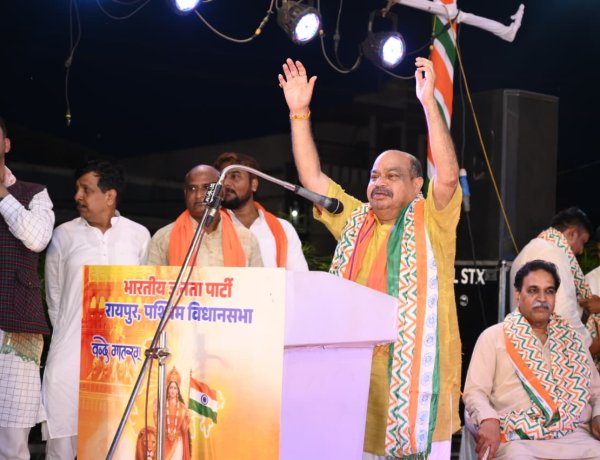 माँ भारती की आरती और सांस्कृतिक प्रस्तुतियों से भाव-विभोर हुआ रायपुर  भारत माता के जयघोष से गूंजा रायपुर, विधायक पुरन्दर मिश्रा हुए शामिल