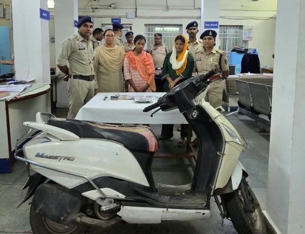 त्योहारी भीड़ में ‘गले’ पर नजर, दो महिला चोर गिरफ्तार